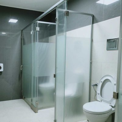 Jual Pasang Partisi Toilet Akrilik 4