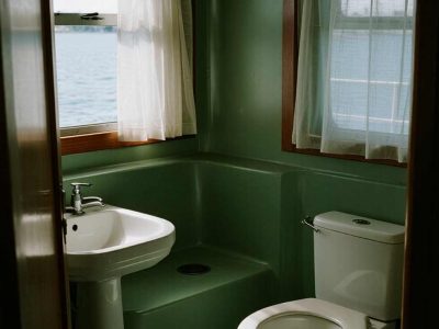 Toilet Cubicle Kapal 1